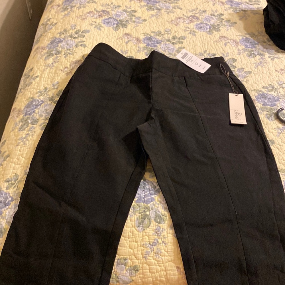 New with tags never worn. Chicos So Slimming size 0